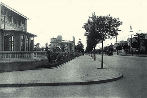 Série Avenida Paulista: a história de 5 gerações dos Belfort Mattos, do Observatório de São Paulo e da Dumont Adams. Vista da cúpula do Observatório de São Paulo na Avenida Paulista atual MASP da Rua da Consolação para o bairro do Paraíso 1925 500x333 - Série Avenida Paulista: a história de 5 gerações dos Belfort Mattos, do Observatório de São Paulo e da Dumont Adams.